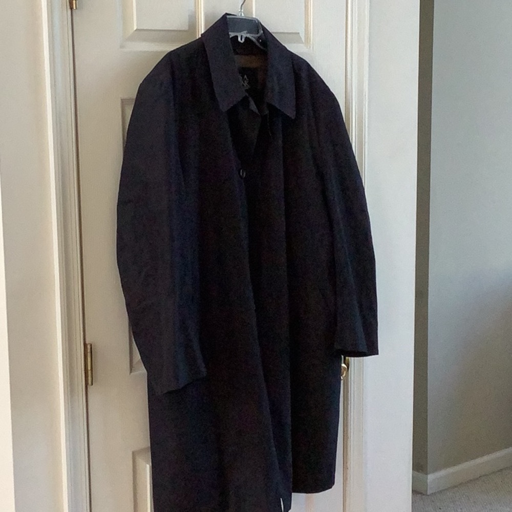 Men’s Joseph A Bank raincoat with zip out wool liner. Mint Condition